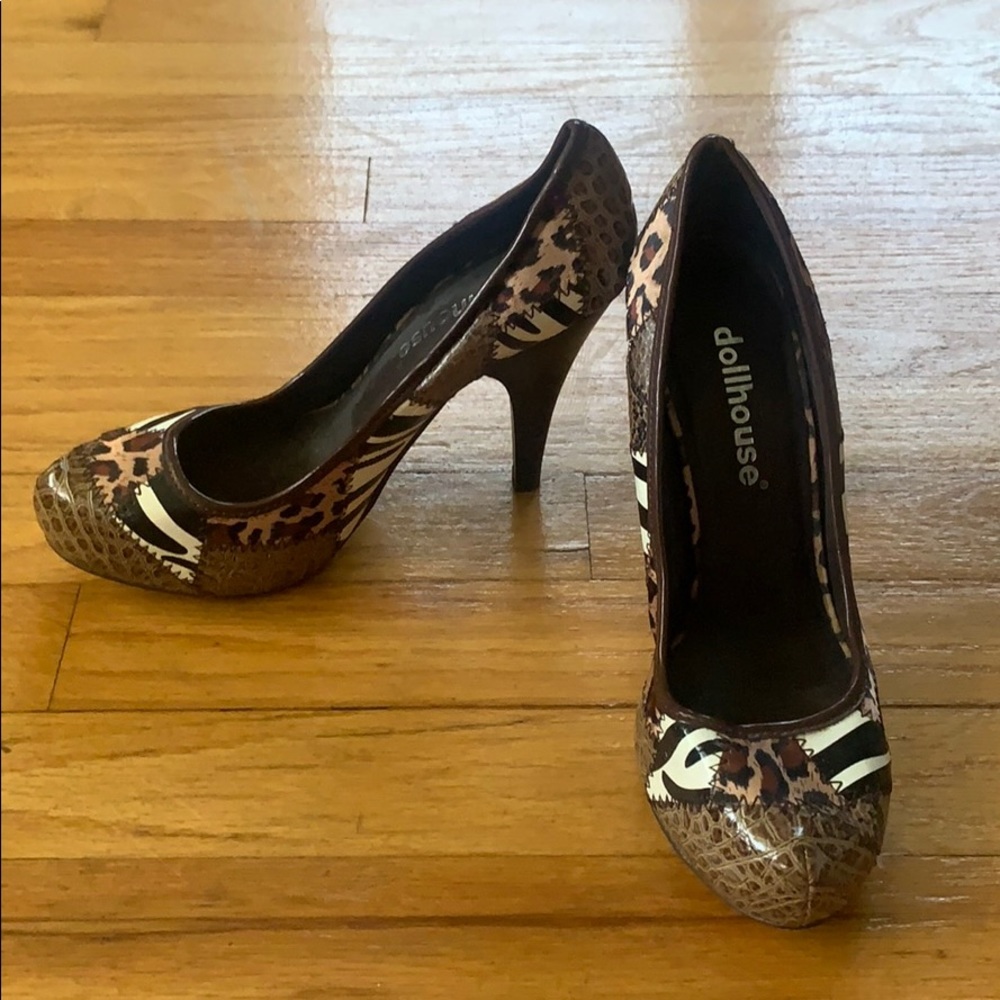 Animal print stitched heel